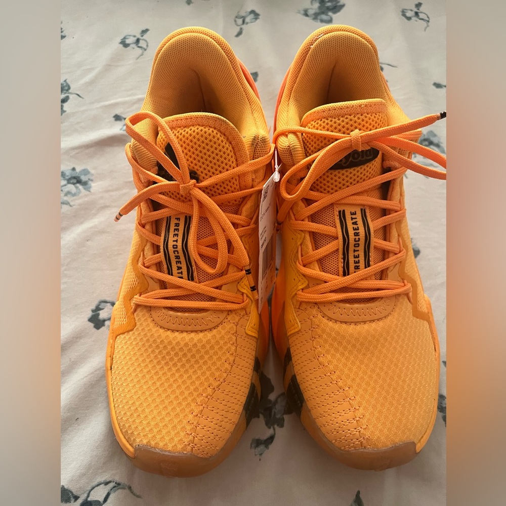 Donavan Mitchell Yellow Crayola shoes kids size 4.5 new with tags but no box